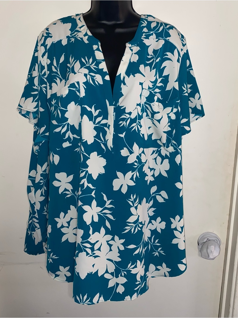Torrid Harper Blouse 4X Plus Size 4 Floral Short Sleeve V-Neck Shirt Tropical